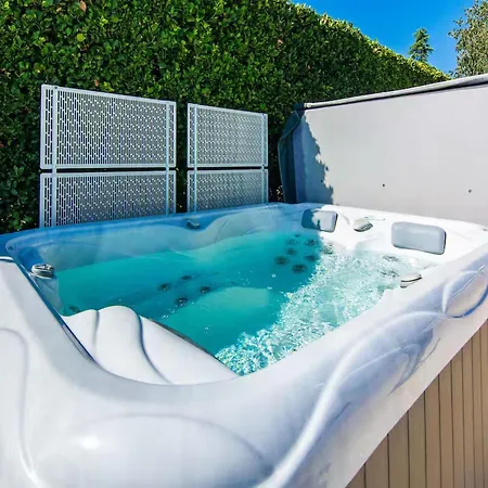 Vakantiehuis Luxury Dalmatian With Pool