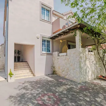 Luxury Dalmatian With Pool Vakantiehuis Donji Zemunik