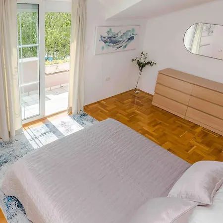Vakantiehuis Luxury Dalmatian With Pool Donji Zemunik